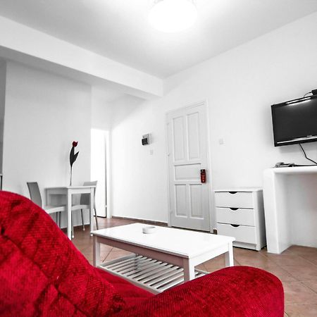 Отель The Pine Bay Club Кирения Экстерьер фото